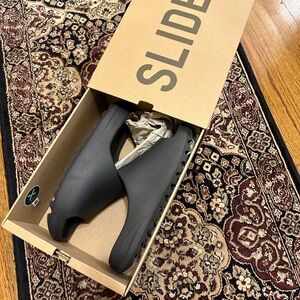 Adidas Yeezy Onyx slides